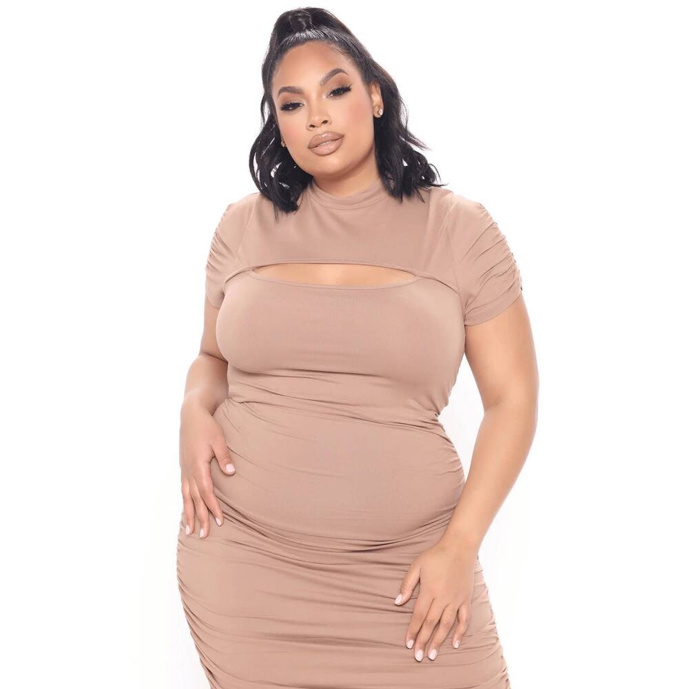 Womans Tan Bodycon Plus Size Dress Midi Taupe  2X NWT keyhole Front fashion nova